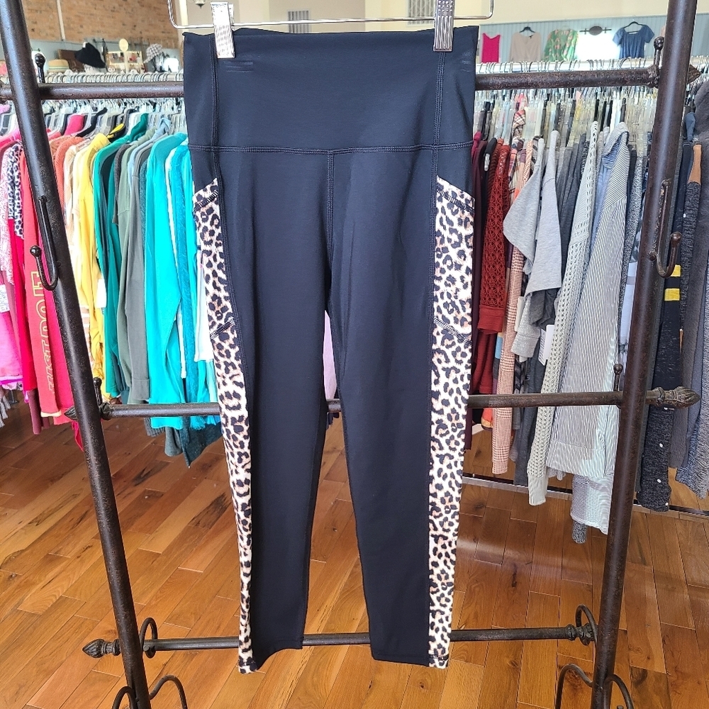 Zyia Leopard Print High Rise Cropped Leggings Size 4